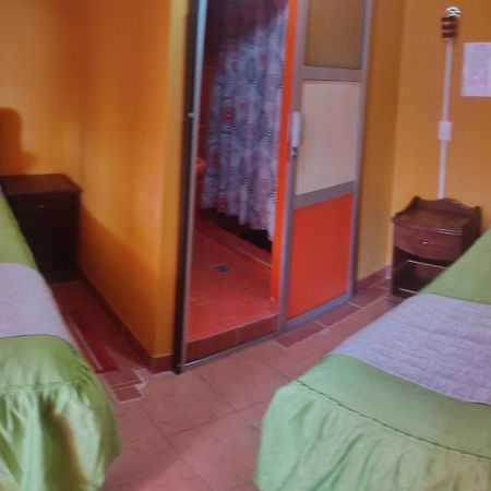 Hostal "La Roca" Уюни Екстериор снимка