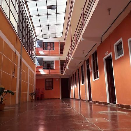 Hostal "La Roca" Уюни Екстериор снимка