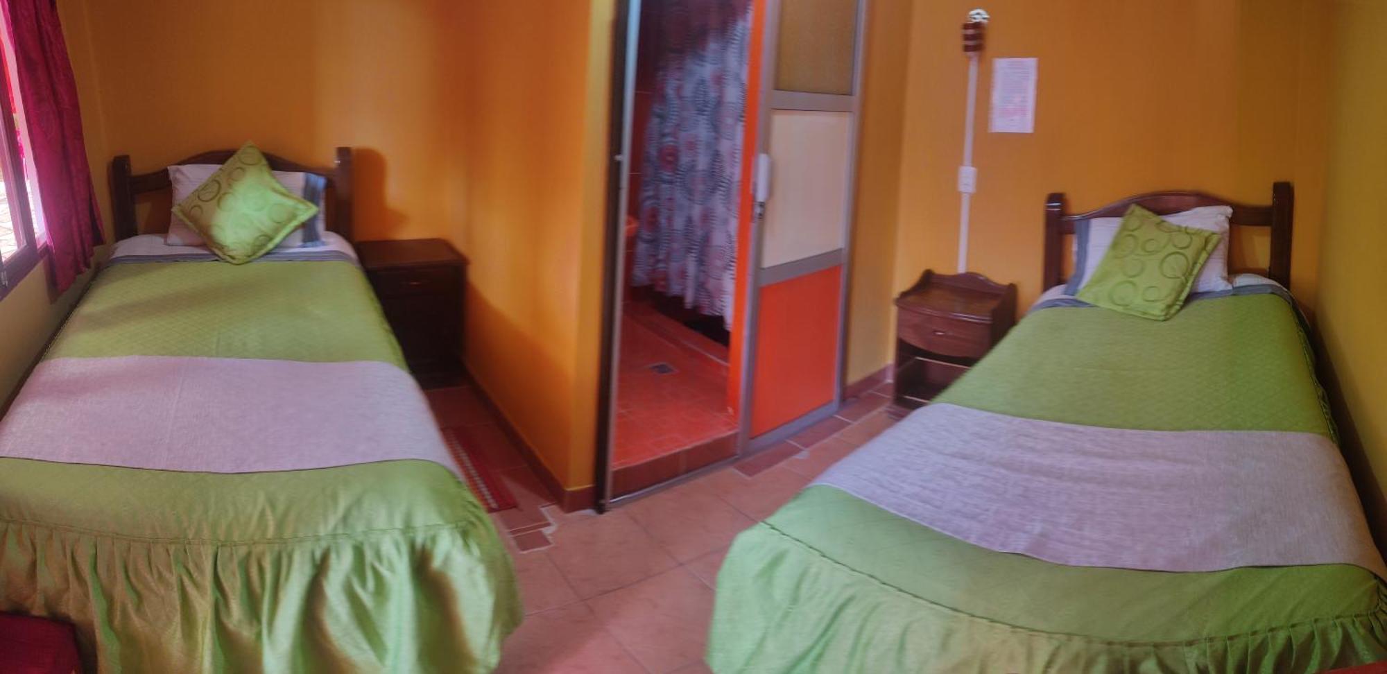 Hostal "La Roca" Уюни Екстериор снимка