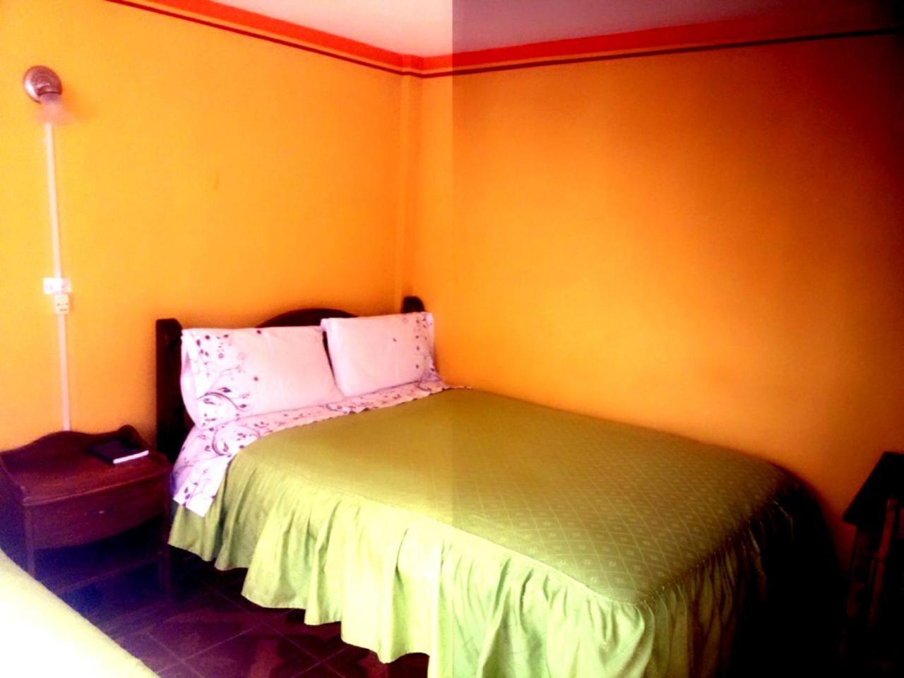 Hostal "La Roca" Уюни Екстериор снимка