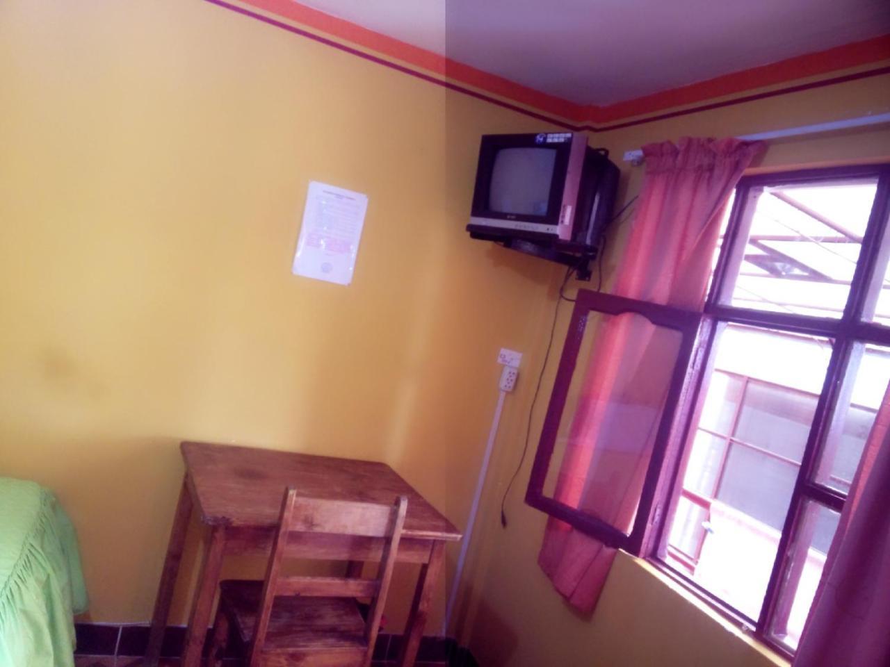 Hostal "La Roca" Уюни Екстериор снимка