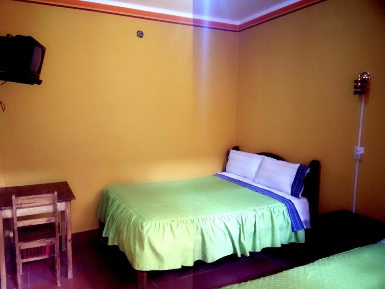 Hostal "La Roca" Уюни Екстериор снимка
