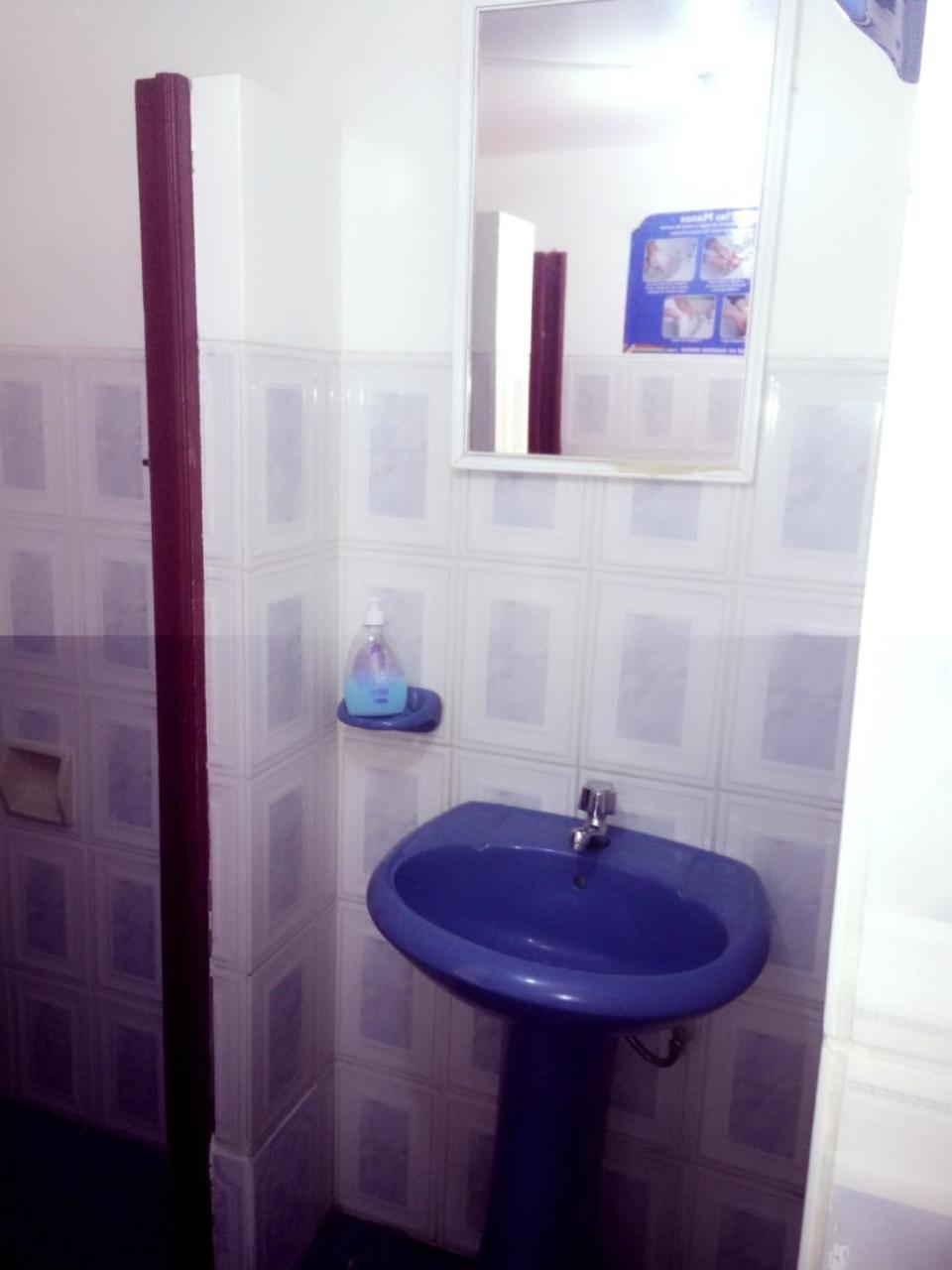 Hostal "La Roca" Уюни Екстериор снимка