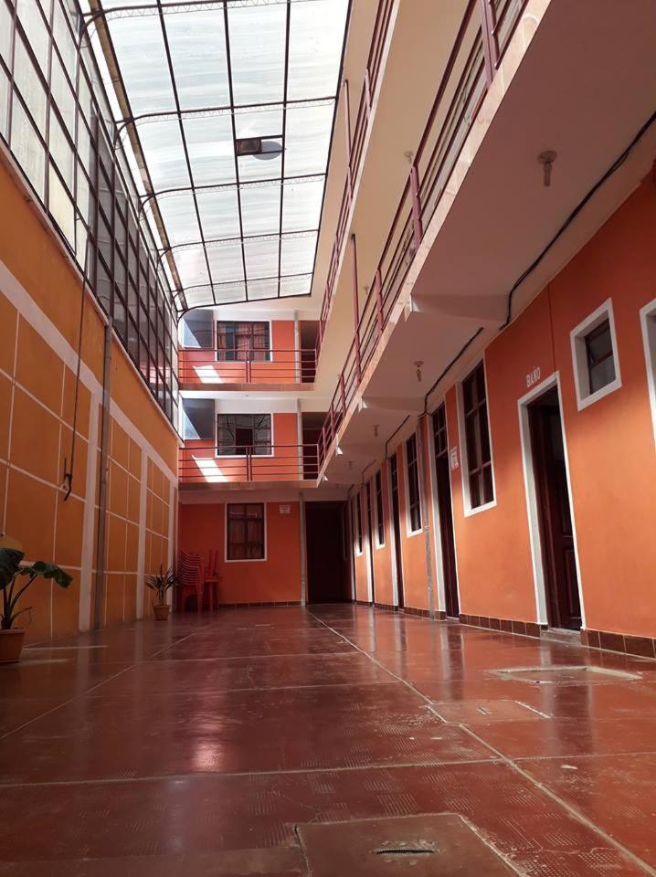 Hostal "La Roca" Уюни Екстериор снимка