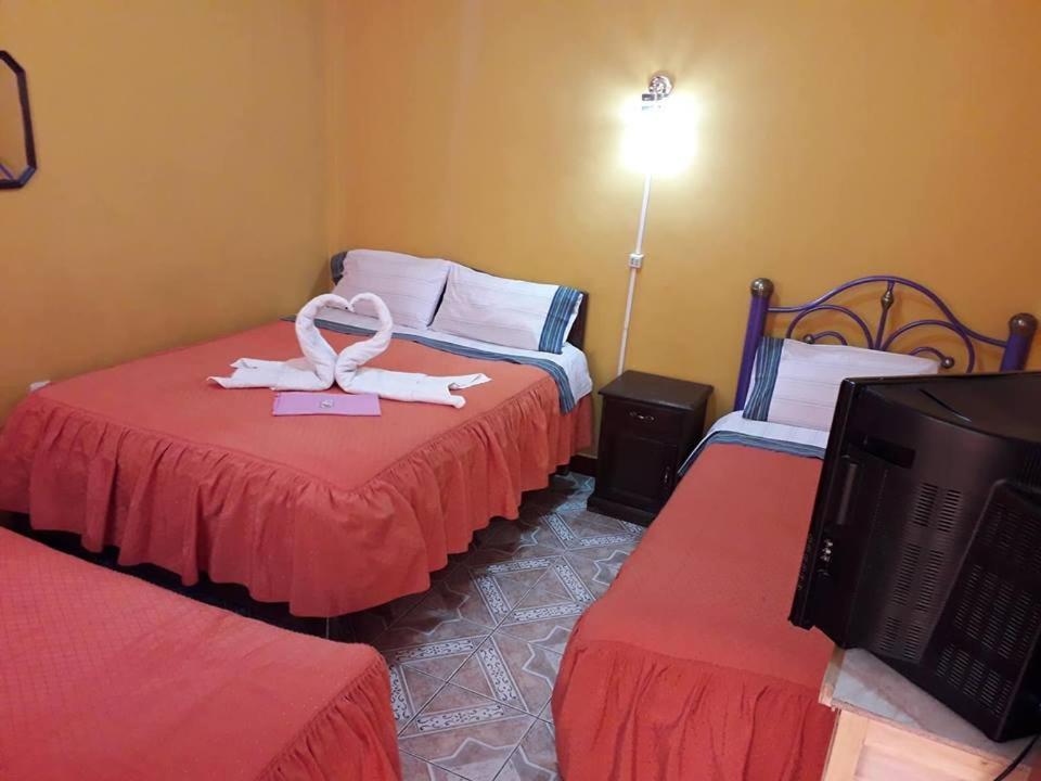 Hostal "La Roca" Уюни Екстериор снимка