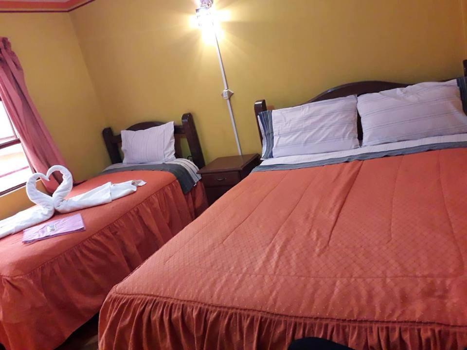 Hostal "La Roca" Уюни Екстериор снимка