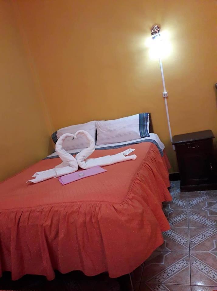 Hostal "La Roca" Уюни Екстериор снимка