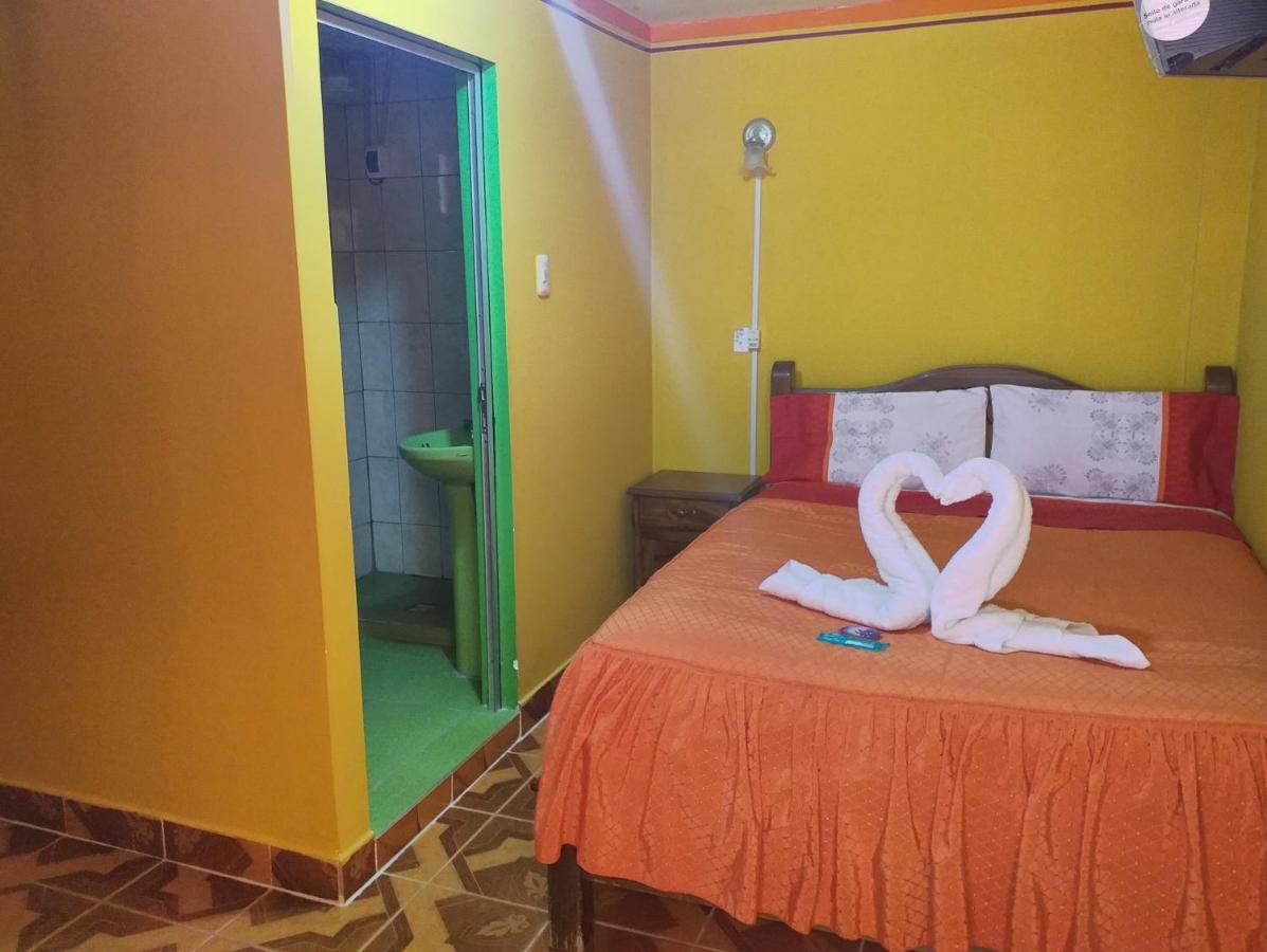 Hostal "La Roca" Уюни Екстериор снимка